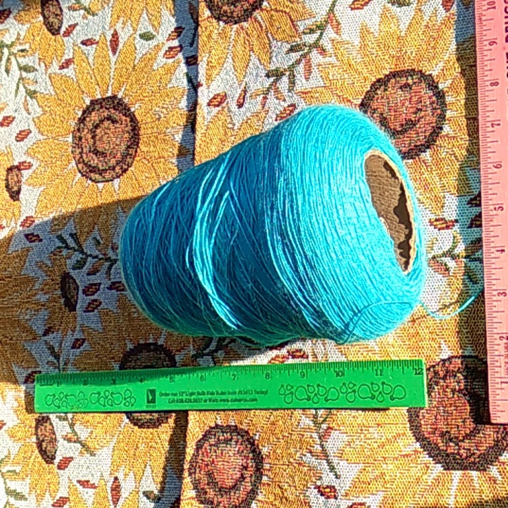 π§΅ TURQUOISE YARN on SPOOL π§΅ - Picture 2 of 16